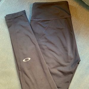 Black Oakley leggings